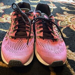 Nike Women's Pink and Black Athletic Shoes